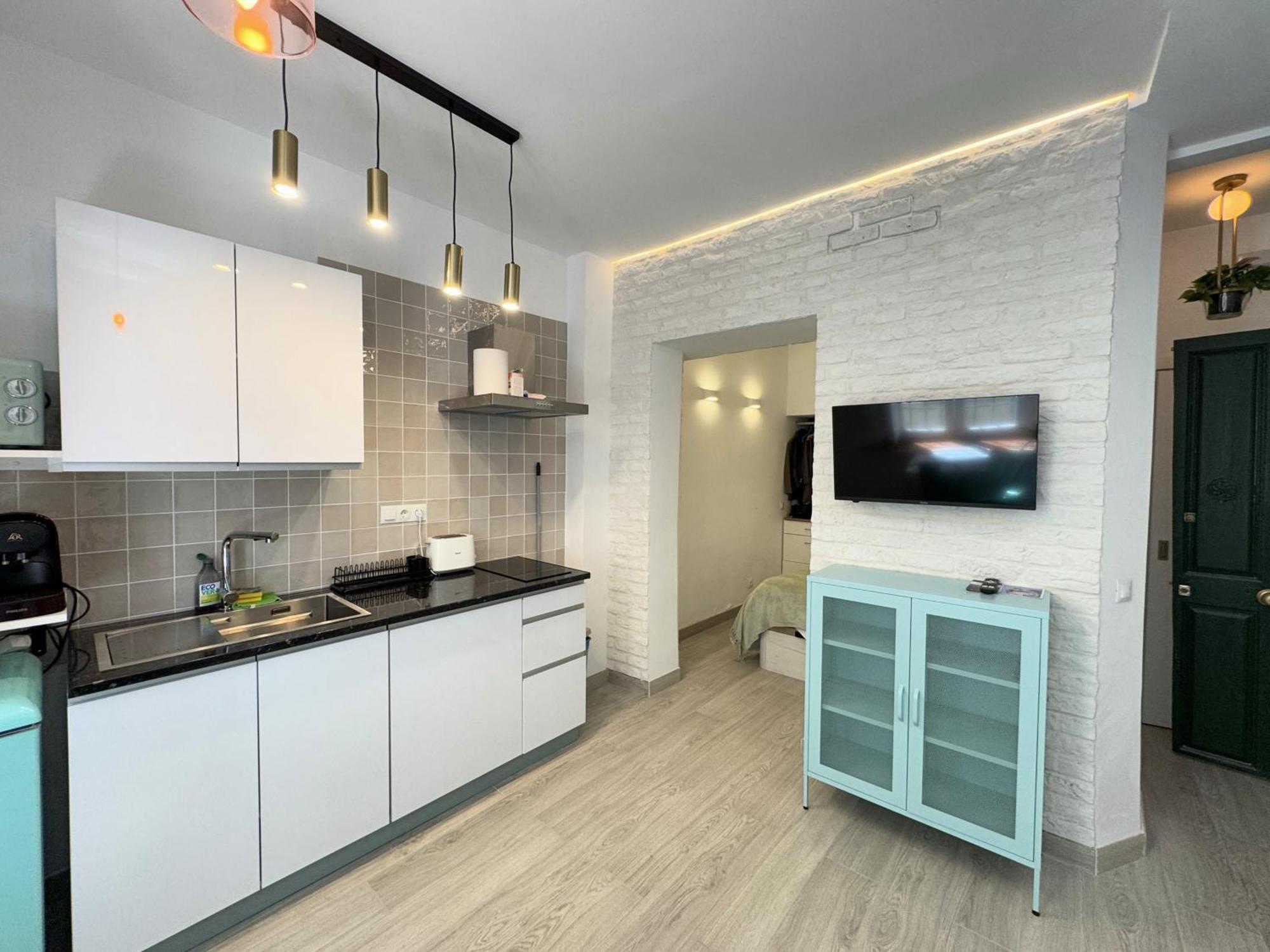 Iyourbasics Lovely Studio Hinestrosa 23 Free Wifi&Ac มาลากา ภายนอก รูปภาพ